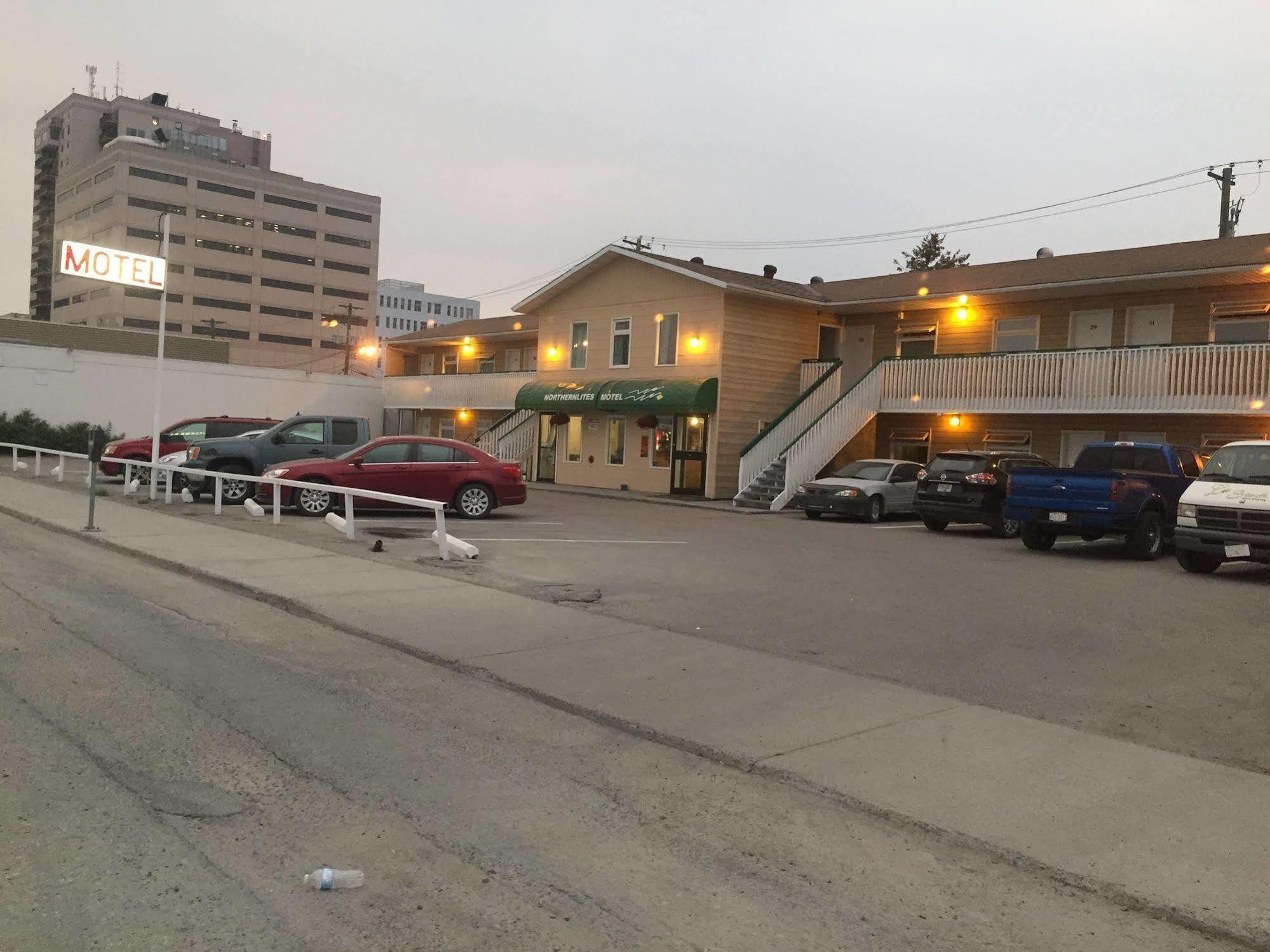 Northern Lites Motel Yellowknife Exteriör bild