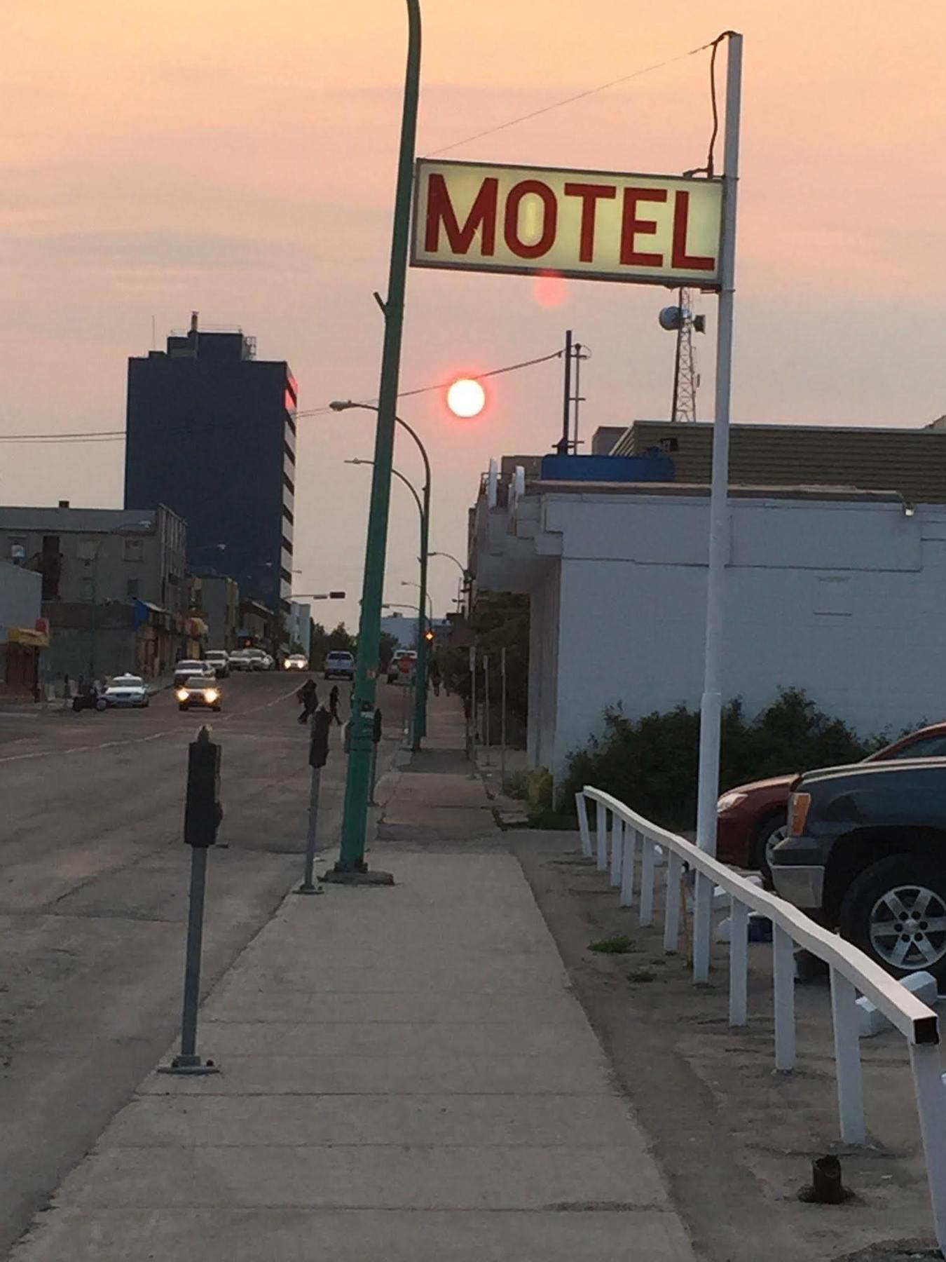 Northern Lites Motel Yellowknife Exteriör bild